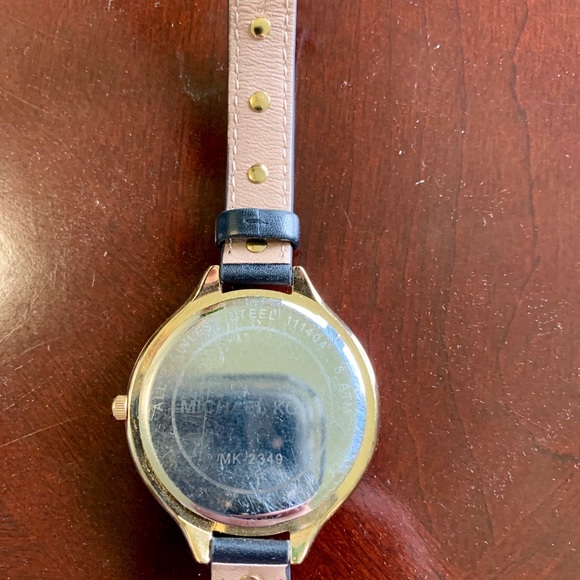 Michael Kors Gold and Black Leather watch - Picture 6 of 7